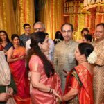 भांजे की शादी में पहुंचें उद्धव-राज, क्या बदलेगी महाराष्ट्र की सियासत?